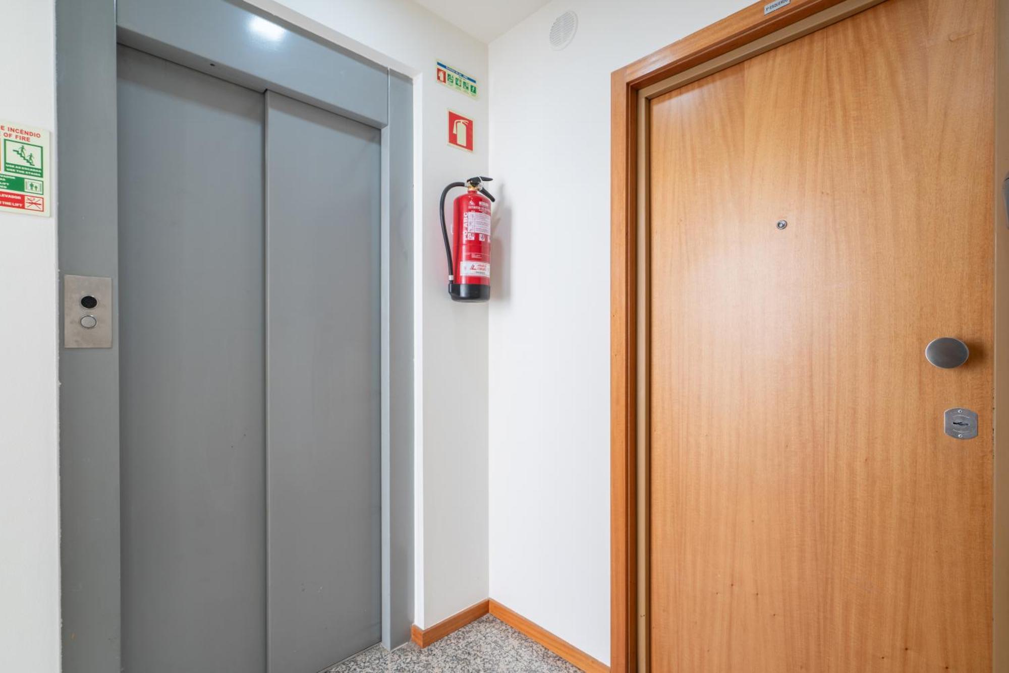 Host Wise - Bright Quiet Flats - Prime Location Apartment Porto Luaran gambar